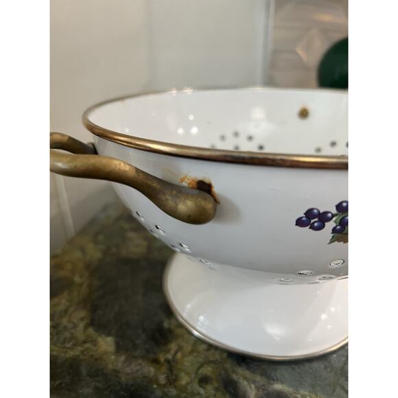 Country Kitchen CottageCore Vintage White Enamel Fruit Colander w Handles decor - Picture 5 of 8